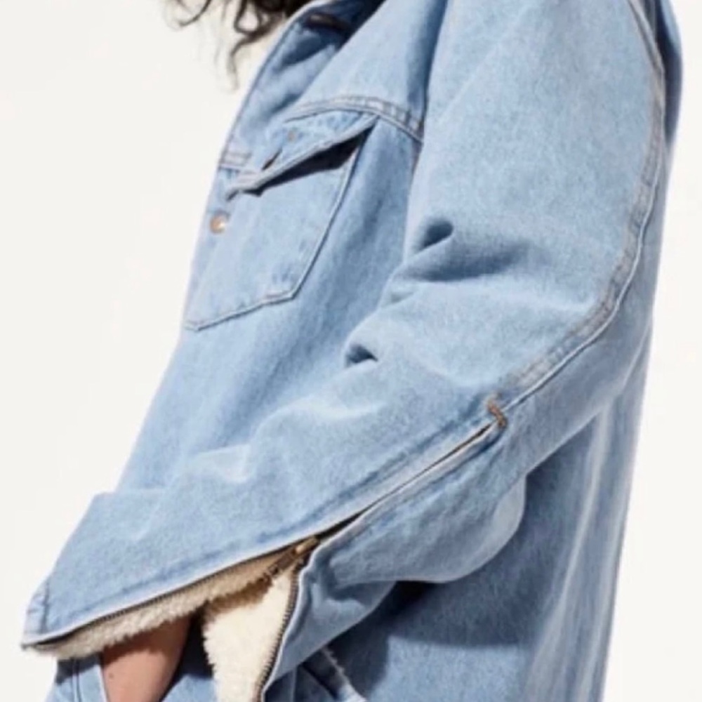 Aritzia Tna newington Sherpa shearling light wash denim jacket